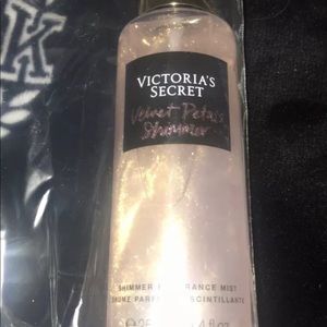 Velvet Petals Shimmer Mist